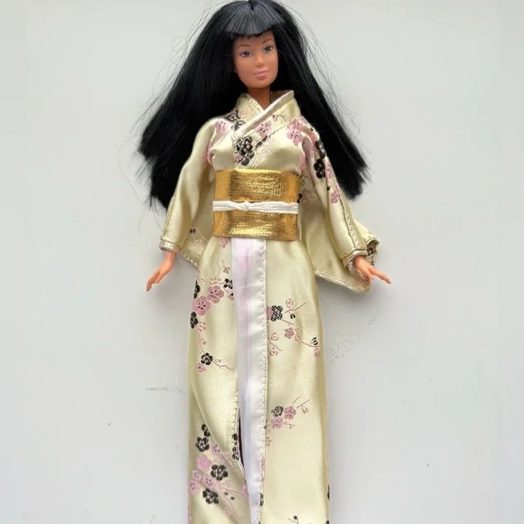 1999 Mattel Japanese Barbie Doll - Picture 1 of 11